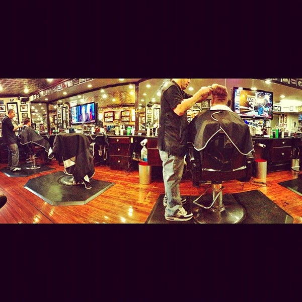 Photo prise au Boston Barber &amp; Tattoo Co. par stegve a. le11/26/2012