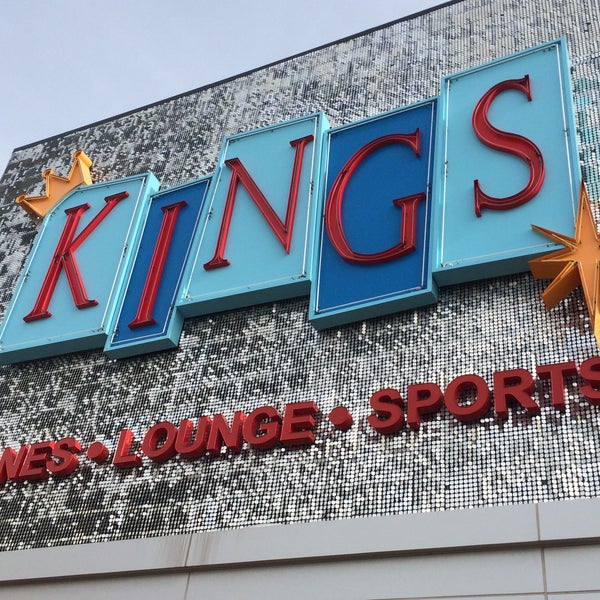 Photo prise au Kings Dining &amp; Entertainment par Joan le1/2/2015