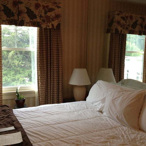 รูปภาพถ่ายที่ The Shawnee Inn and Golf Resort โดย Joan เมื่อ 6/11/2013