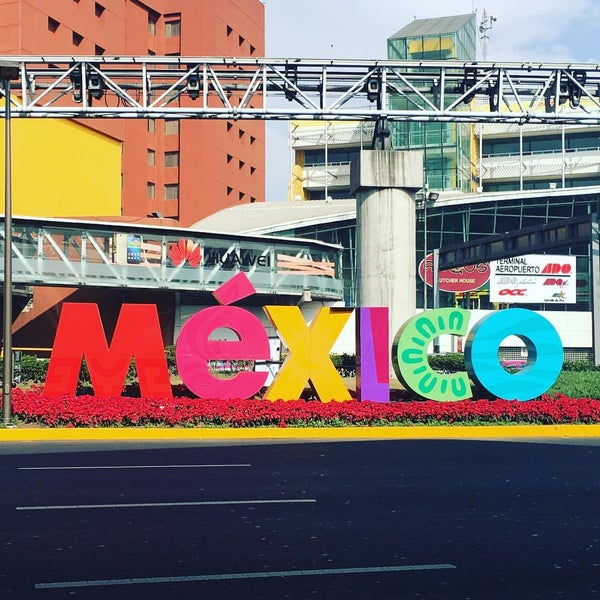 Foto diambil di Aeropuerto Internacional Benito Juárez Ciudad de México (MEX) oleh ʇɹǝql∀  ɹ. pada 2/19/2016