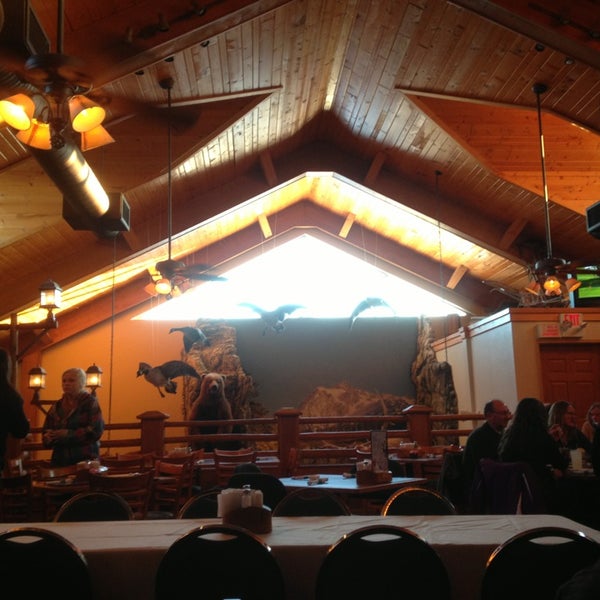 Foto diambil di Mackinaws Grill and Spirits oleh Kelsey E. pada 2/16/2013