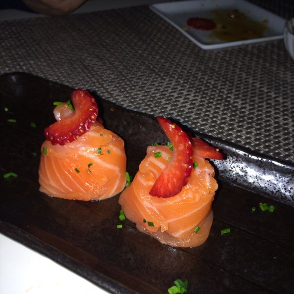 Foto tirada no(a) Sushihana Sushi Bar por Diana C. em 2/10/2014