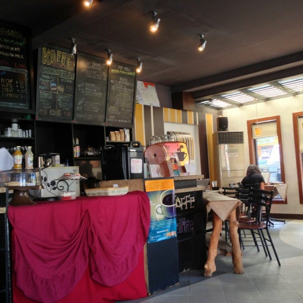 รูปภาพถ่ายที่ Kaffe Caffe โดย John Paul V. เมื่อ 1/13/2013