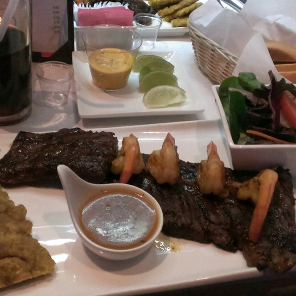 Das Foto wurde bei Sabor Latino Restaurant von Abdon C. am 11/17/2014 aufgenommen
