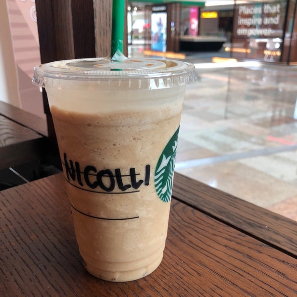 Das Foto wurde bei Starbucks von Nicolli G. am 8/24/2018 aufgenommen