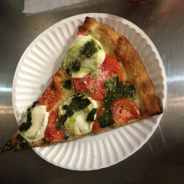 2/9/2013 tarihinde Tatiana R.ziyaretçi tarafından Primo Pizza 84'de çekilen fotoğraf