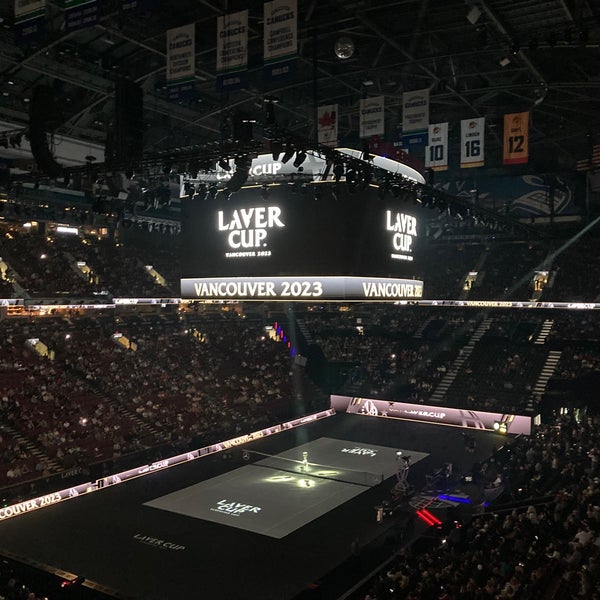 รูปภาพถ่ายที่ Rogers Arena โดย Oscar B. เมื่อ 9/23/2023
