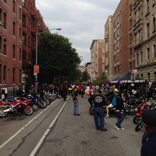 10/6/2012 tarihinde Marissa C.ziyaretçi tarafından Dream Center Harlem'de çekilen fotoğraf