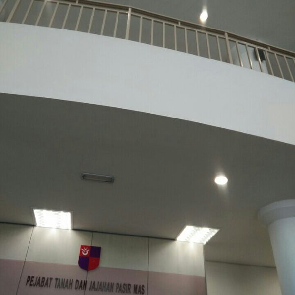 pejabat tanah dan jajahan pasir mas