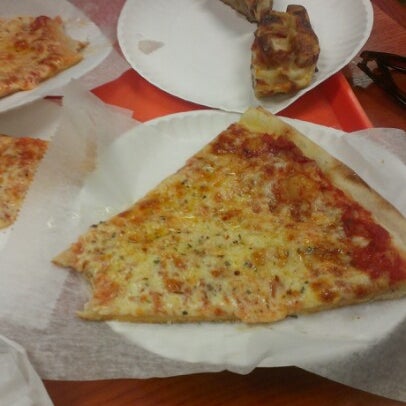 12/9/2012にMari A.がPolito&#39;s Pizzaで撮った写真