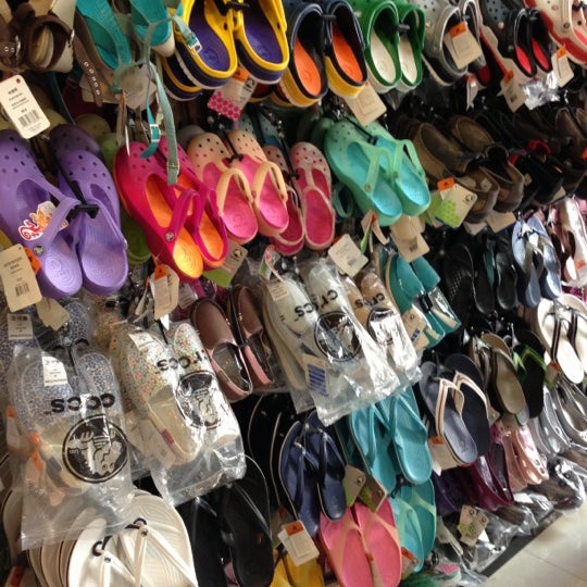 crocs shoes shop near me