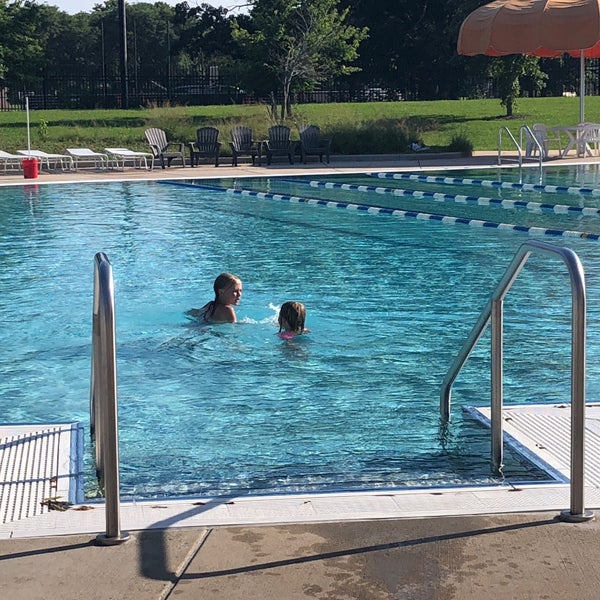 Schulz Aquatic Center 1301 W Hampton Ave