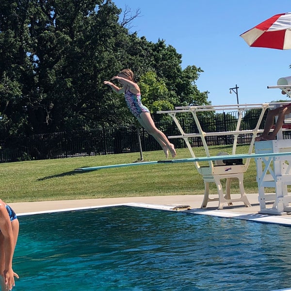 Schulz Aquatic Center 1301 W Hampton Ave