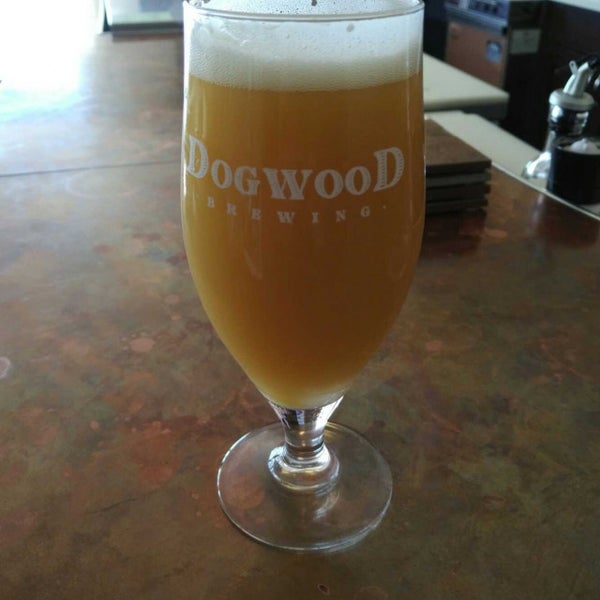 รูปภาพถ่ายที่ Dogwood Brewery โดย Pacificbeerchat เมื่อ 8/26/2017