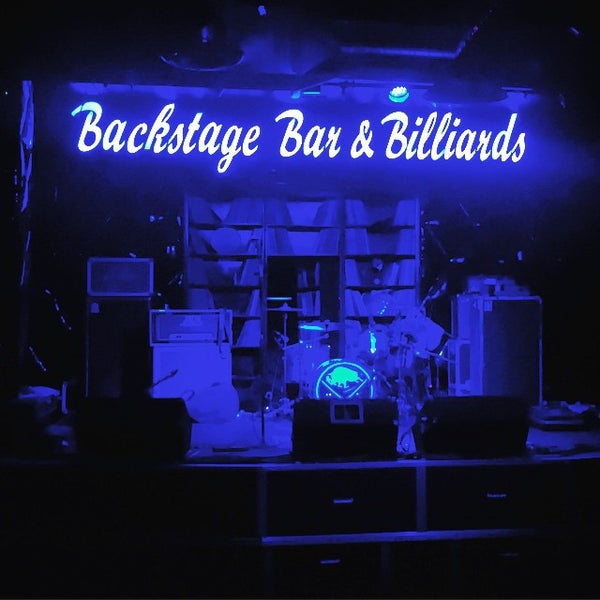 Foto diambil di Triple B Backstage Bar &amp; Billiards oleh Derek N. pada 7/28/2015