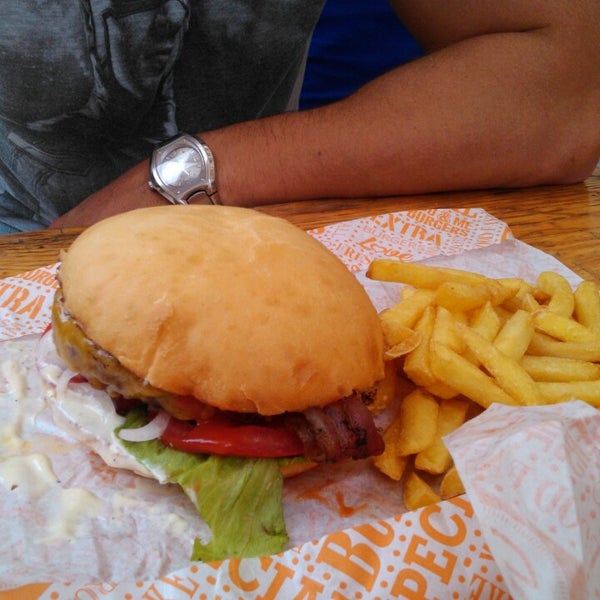 Foto tirada no(a) Zing Burger por Patricia D. em 9/7/2014