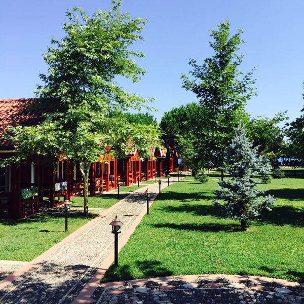 Photo taken at Otel - Ayanikola Tatil Evleri by Arapsosyetesi on 7/24/2016