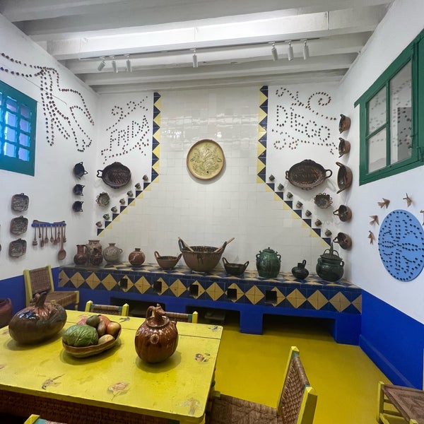 Foto diambil di Museo Frida Kahlo oleh Carlos M. pada 9/29/2023