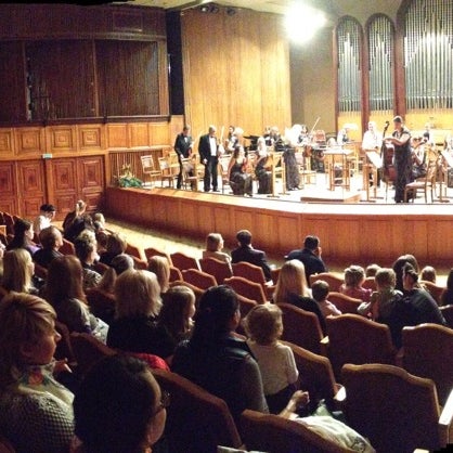 รูปภาพถ่ายที่ Зал органной и камерной музыки имени Алисы Дебольской / Music Hall of Alisa Debolskaya โดย Konstantin G. เมื่อ 11/19/2012