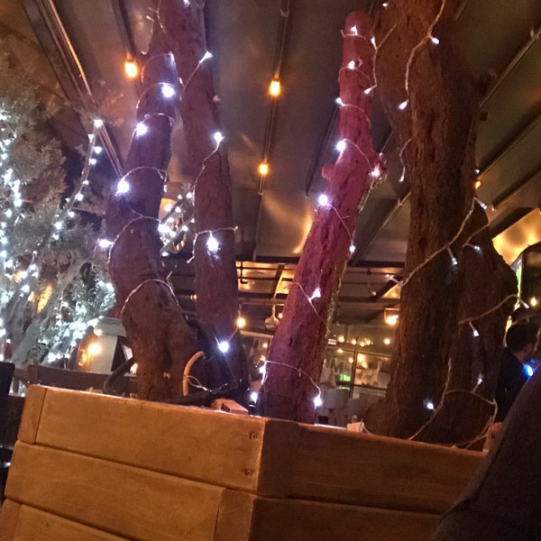 Foto diambil di Keçi Cafe Pub oleh Şeyma pada 12/30/2017