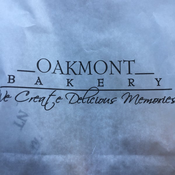 Foto tomada en Oakmont Bakery  por Chelsea D. el 2/18/2017