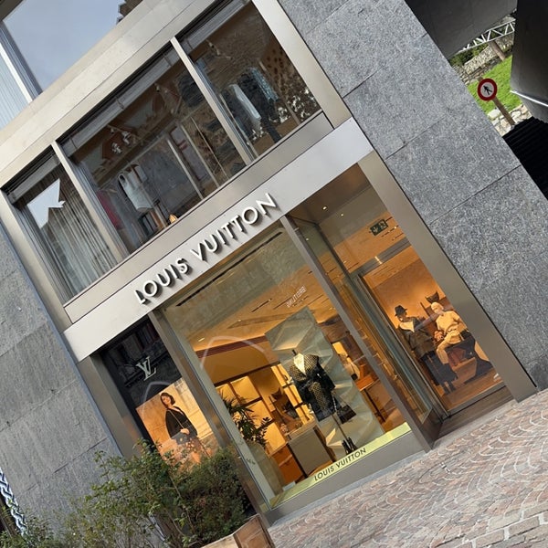 Louis Vuitton - Boutique in St Moritz