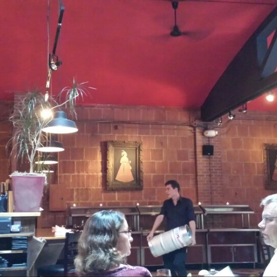Foto diambil di Mela Indian Restaurant oleh Jennifer S. pada 8/12/2014