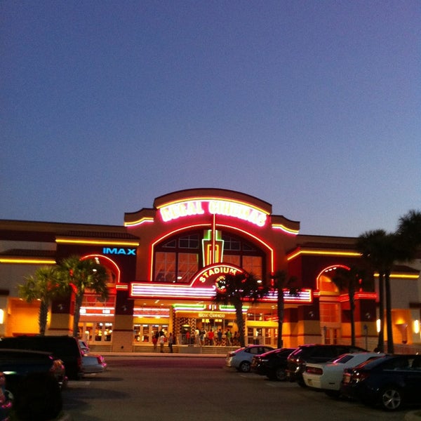 Foto tomada en Gulf Coast Town Center  por Nohelia C. el 5/26/2013