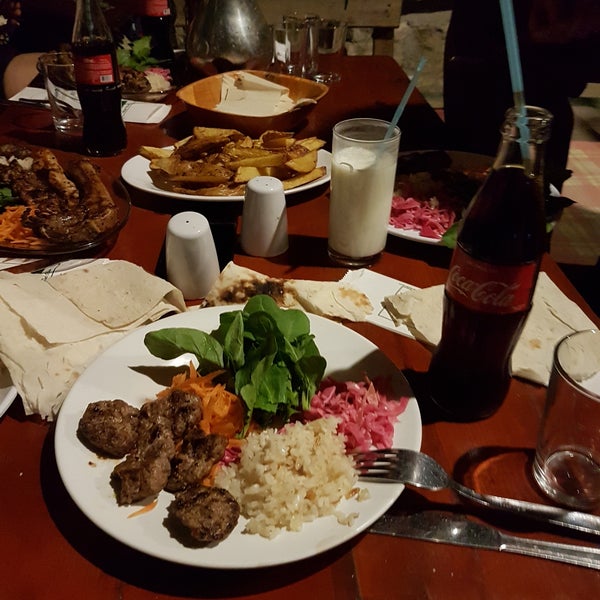 Снимок сделан в Şelale Yakapark Restaurant пользователем Hülya Ü. 6/30/2017