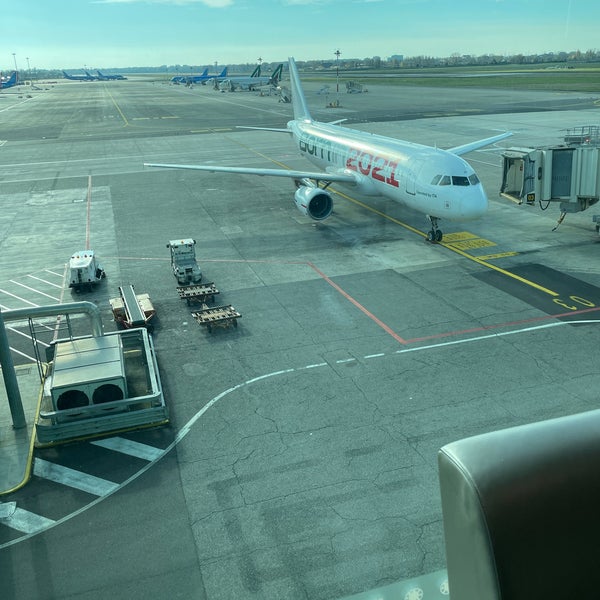 Foto tirada no(a) Aeroporto de Milão-Linate (LIN) por Fahad em 12/3/2023