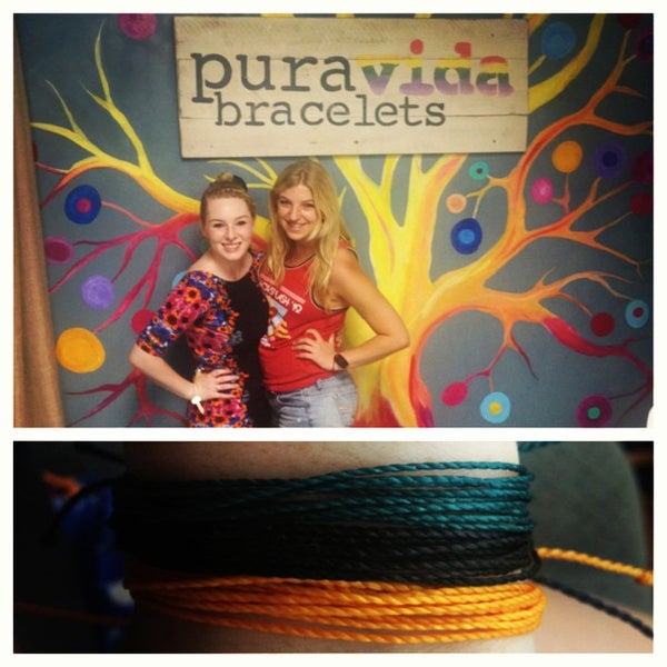 รูปภาพถ่ายที่ Pura Vida Bracelets โดย Sarah E. เมื่อ 5/10/2013