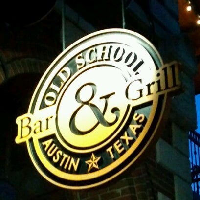 9/22/2012 tarihinde Lori B.ziyaretçi tarafından Old School Bar &amp; Grill'de çekilen fotoğraf