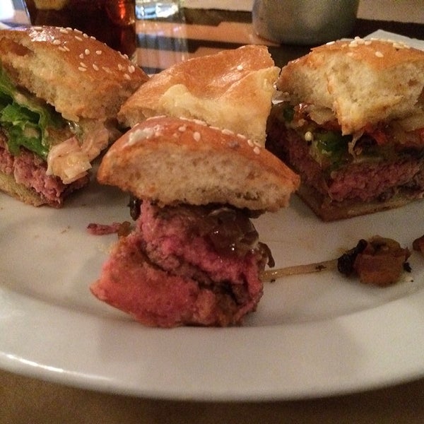 Foto scattata a BLT Burger da Rev C. il 2/27/2014
