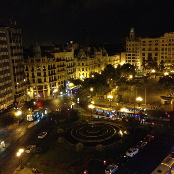 รูปภาพถ่ายที่ Melia Plaza Hotel Valencia โดย Esperanza C. เมื่อ 8/13/2014