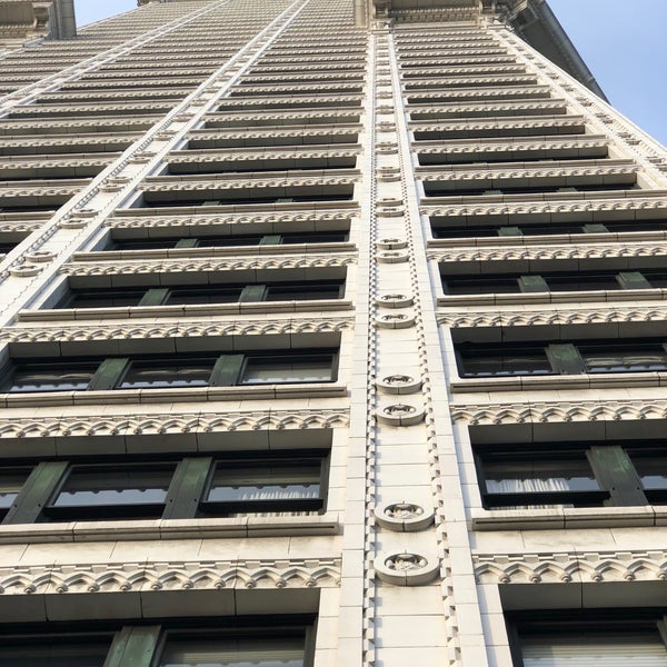 5/3/2018 tarihinde Brendan G.ziyaretçi tarafından Smith Tower'de çekilen fotoğraf