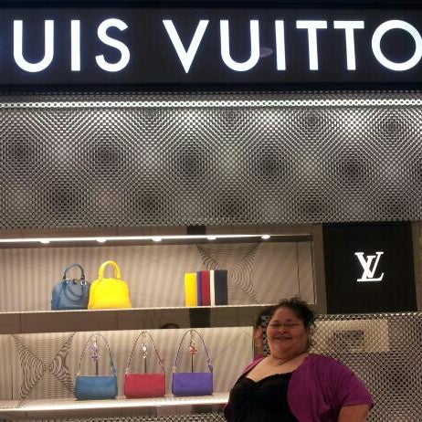 Louis Vuitton - Boutique in Natick