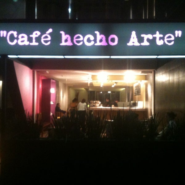 Foto tirada no(a) La Octava Cafe por Bettuso L. em 7/6/2013