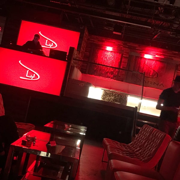 Foto tirada no(a) DarNa Restaurant and Lounge por E 🥀 em 2/5/2018