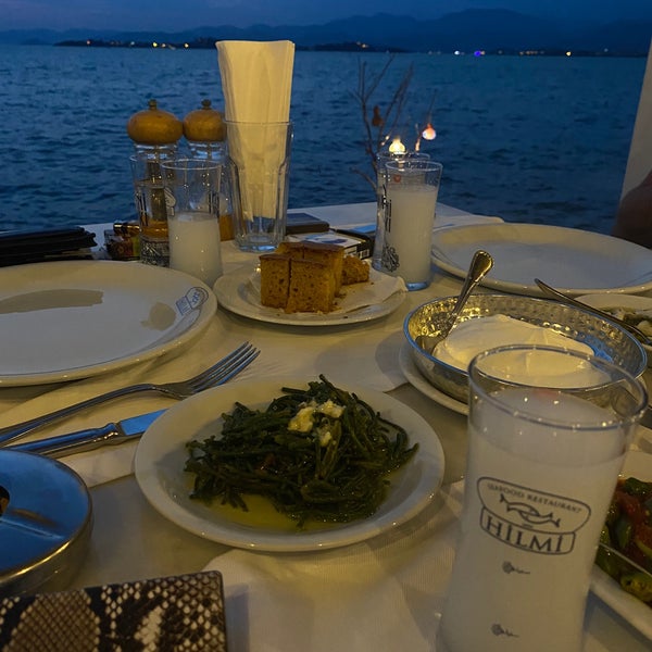 Das Foto wurde bei Hilmi Restaurant von İlayda S. am 7/23/2021 aufgenommen