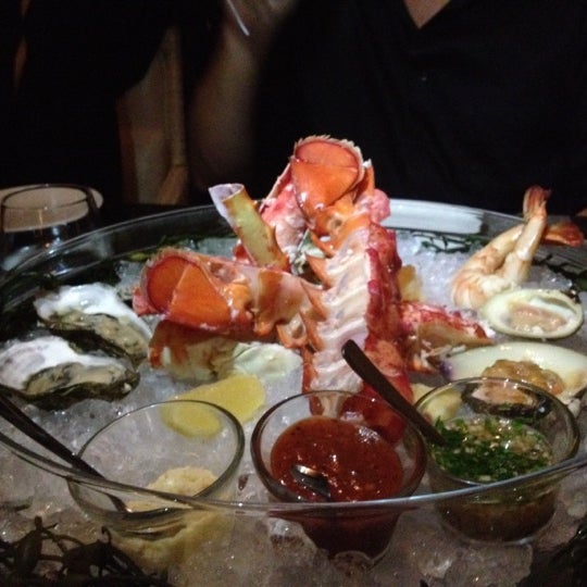 รูปภาพถ่ายที่ Catch American Seafood โดย Kathy M. เมื่อ 11/10/2012