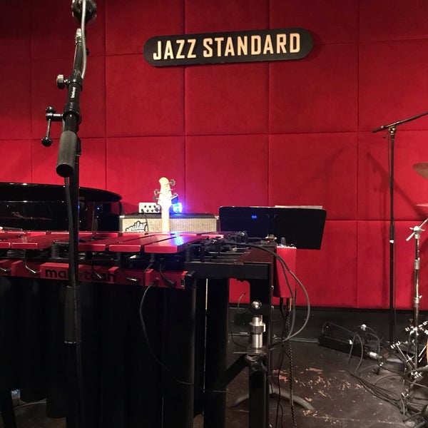 รูปภาพถ่ายที่ Jazz Standard โดย Amanda D. เมื่อ 4/30/2019