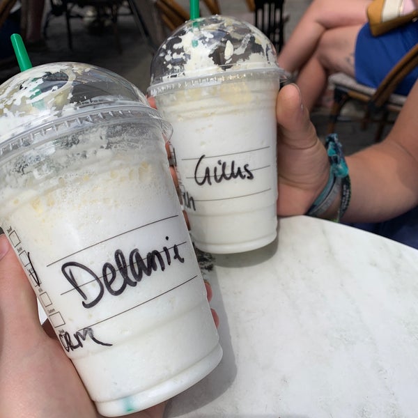 รูปภาพถ่ายที่ Starbucks โดย Delany C. เมื่อ 7/6/2019