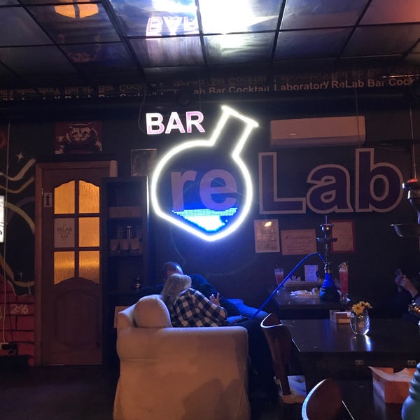 รูปภาพถ่ายที่ ReLab Cocktail Bar โดย Денис К. เมื่อ 11/25/2017