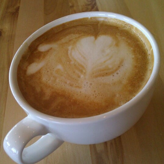รูปภาพถ่ายที่ Alaska Coffee Roasting Co. โดย Angelica A. เมื่อ 10/4/2012