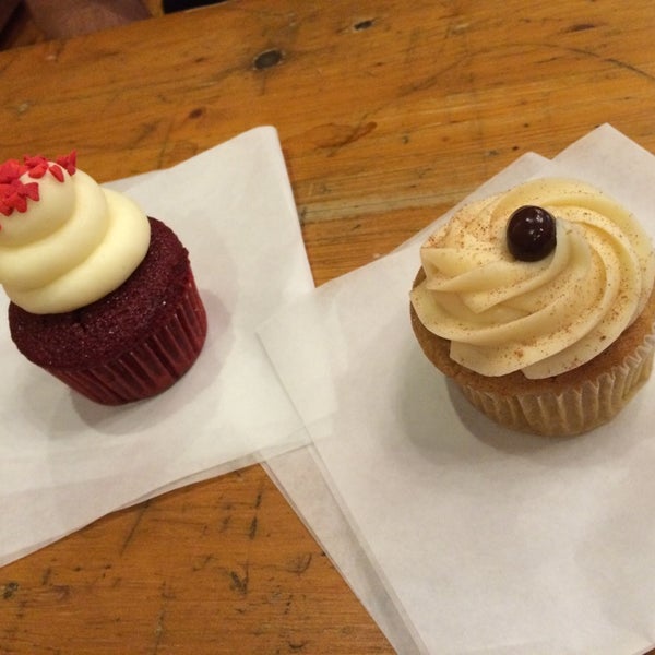 Foto diambil di The Chocolate Moose Bakery &amp; Cafe oleh Samantha pada 9/25/2014