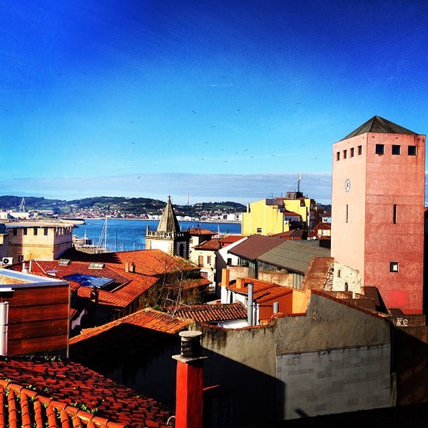 11/3/2013 tarihinde Antonio F.ziyaretçi tarafından Hotel Asturias'de çekilen fotoğraf