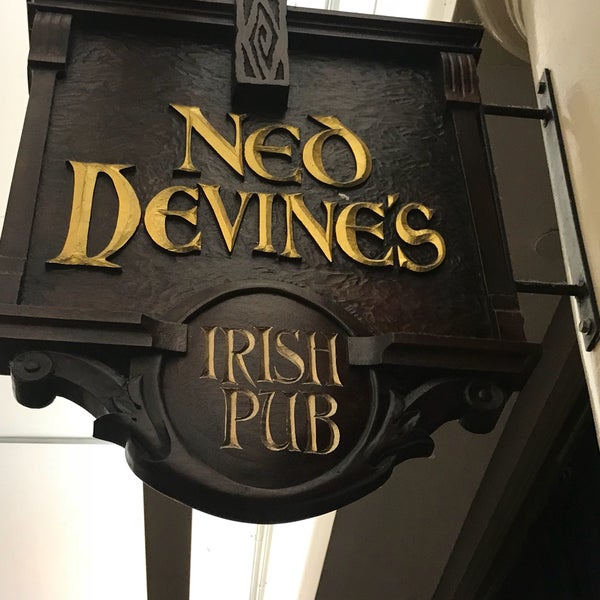 Foto tirada no(a) Ned Devine&#39;s Irish Pub por Debbie C. em 11/12/2017