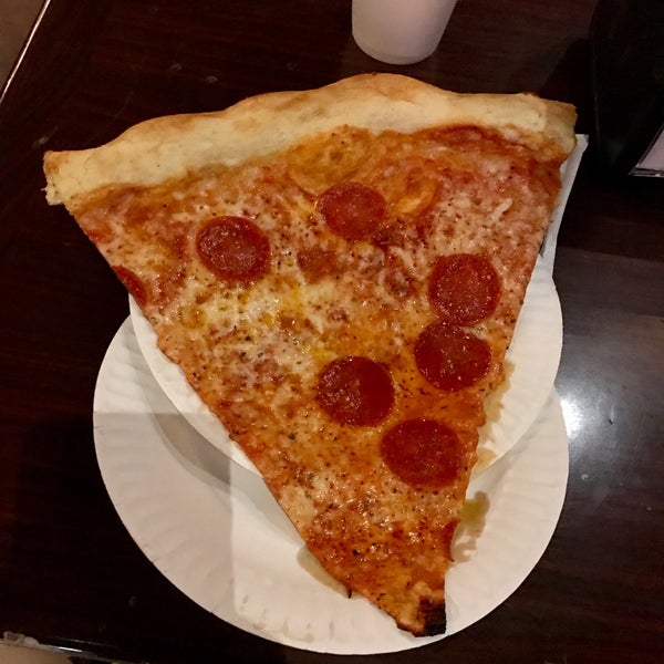 Foto tirada no(a) Spinelli&#39;s Pizzeria por Alex G. em 5/16/2018