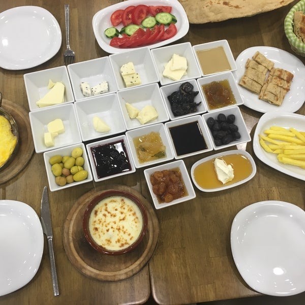 Foto tomada en Ovalı Konya Mutfağı  por Aylin U. el 5/19/2016