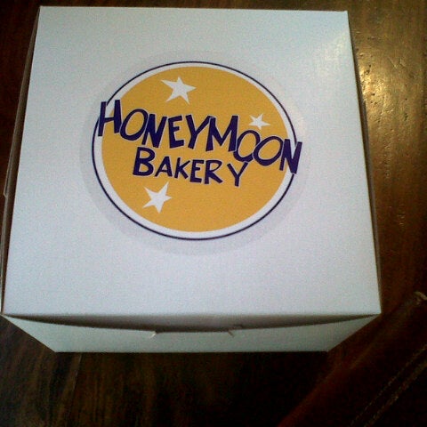 Das Foto wurde bei Honeymoon Bakery von Millie B. am 10/21/2012 aufgenommen